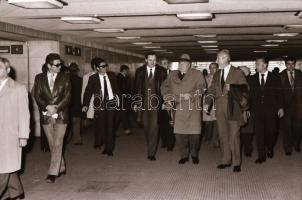 1981 Kádár János és környezete metrón utazik, 38 db szabadon felhasználható vintage negatív, 24x36 m...