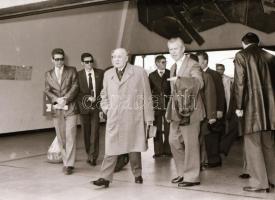 1981 Kádár János és környezete metrón utazik, 38 db szabadon felhasználható vintage negatív, 24x36 m...