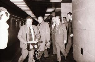 1981 Kádár János és környezete metrón utazik, 38 db szabadon felhasználható vintage negatív, 24x36 m...