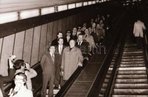1981 Kádár János és környezete metrón utazik, 38 db szabadon felhasználható vintage negatív, 24x36 m...