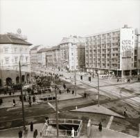 cca 1975 Budapest, a Ferenc körút és az Üllői út kereszteződésének változásai, 12 db szabadon felhas...