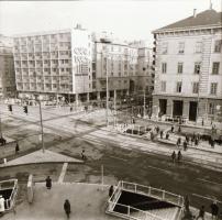 cca 1975 Budapest, a Ferenc körút és az Üllői út kereszteződésének változásai, 12 db szabadon felhas...