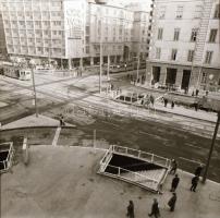 cca 1975 Budapest, a Ferenc körút és az Üllői út kereszteződésének változásai, 12 db szabadon felhas...