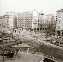 cca 1975 Budapest, a Ferenc körút és az Üllői út kereszteződésének változásai, 12 db szabadon felhas...