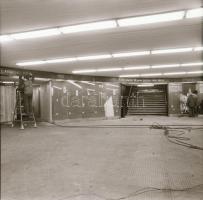 cca 1975 Budapest, a Ferenc körút és az Üllői út kereszteződésének változásai, 12 db szabadon felhas...