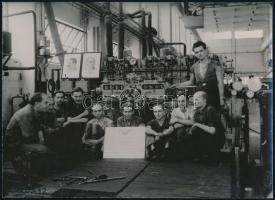 cca 1960 Tiszavölgyi József (1909-?) fotóriporter 13 db vintage fotója, különféle témákról, 18x24 cm