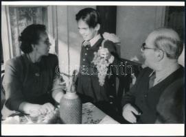 1956 Nagy Imre szüreten és szöllősgazdák körében, korabeli negatívokról 7 db későbbi nagyítás, 11x24...