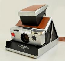 cca 1970 Polaroid SX-70 Alpha 1 fényképezőgép, vállpáttal, jó állapotban / Vintage Polaroid camera, ...