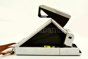 cca 1970 Polaroid SX-70 Alpha 1 fényképezőgép, vállpáttal, jó állapotban / Vintage Polaroid camera, ...