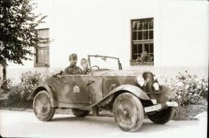 cca 1938 Katonai autóról készült vintage negatív, szabadon felhasználható, 6x8,5 cm