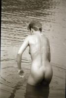 cca 1975 Aktfelvételek szabadban és műteremben, 9 db vintage negatív, 36x24 mm