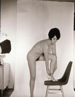 cca 1975 Aktfelvételek szabadban és műteremben, 9 db vintage negatív, 36x24 mm