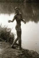 cca 1975 Aktfelvételek szabadban és műteremben, 9 db vintage negatív, 36x24 mm