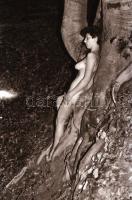 cca 1970 Szabadtéri aktfotózás, 30 db vintage negatív, 24x36 mm