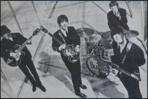 cca 1965 Beatles együttes, Fekete György (1904-1990) budapesti fényképész hagyatékában fellelt 2 db repró negatív mai nagyítása, 10x15 cm