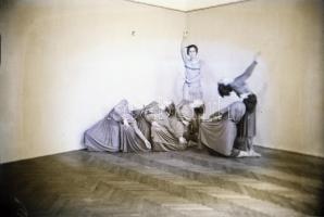 cca 1924 Mozgásművészeti kompozíciók, 2 db vintage üveglemez negatív Kerny István (1879-1963) hagyat...