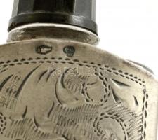 Jelzett ezüst borítású parfűmös üveg kupakkal. 5,5 cm