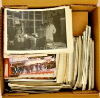 cca 1930-1980 Vegyes fotó tétel: különféle fotók (családi, utazás, stb.) + diakeretek, összesen kb. 200 db, különböző méretben