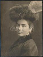 cca 1910 Kalapos hölgy, fotó, 14,5×11 cm