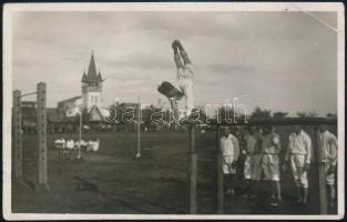 1920 Örkénytábor, Zászlószentelési sportünnepély, hátoldalon feliratozott, pecséttel jelzett fotó, felületén törésnyommal, 9x14 cm