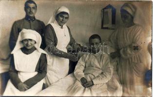 48db képeslap, fotólap, levelezőlap, üdvozlőkártya stb. főleg régi