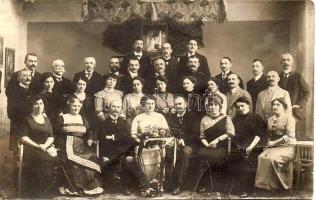 48db képeslap, fotólap, levelezőlap, üdvozlőkártya stb. főleg régi