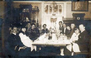 48db képeslap, fotólap, levelezőlap, üdvozlőkártya stb. főleg régi