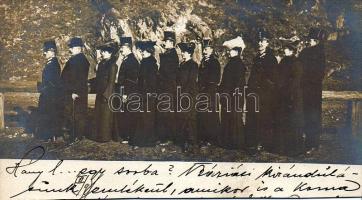 48db képeslap, fotólap, levelezőlap, üdvozlőkártya stb. főleg régi