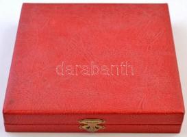 Jármai Gábor DN "Nehézipari Minisztérium" Br plakett tokban (89mm) T:2 patina