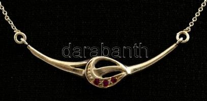 Ezüst(Ag) nyaklánc, középmedállal, szintetikus kövekkel díszítve, jelzett, h: 41,5 cm, bruttó: 2,2 g