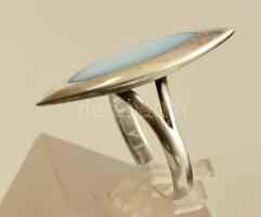 Ezüst(Ag) gyűrű, holdkő berakással díszítve, jelzett, méret: 56, bruttó: 3,8 g