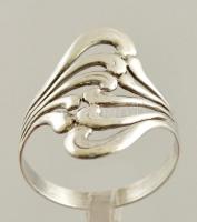 Ezüst(Ag) hullámos gyűrű, jelzett, méret: 62, nettó: 2,4 g