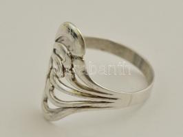 Ezüst(Ag) hullámos gyűrű, jelzett, méret: 62, nettó: 2,4 g