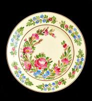 Áhel Lily (1932- ): Virágmintás kerámia tányér, kézzel festett, jelzett, apró kopásokkal, d: 23 cm