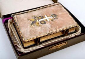 P. Soós István(szerk.): Kármelhegyi Rózsabimbók. Imádságos és énekes könyv. Bp., 1897, Athenaeum. Ki...