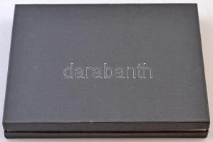 Éremtartó kazetta, kivehető tálcával, összesen 24 férőhellyel. Használt, jó állapotban