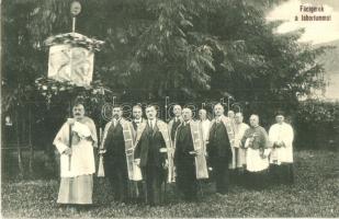 Csíksomlyó, Sumuleu Ciuc; Facigerek a labarummal, búcsú, körmenet. Gust és Puskás fényképészek kiadása / pilgrimage, procession (ázott sarok / wet corner)