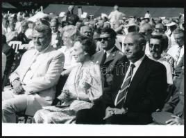 1992 Ludovikások Világtalálkozója, a képen: Kádár Béla, Horthy Istvánné, Annus Antal, MTI sajtófotó, hátoldalon feliratozva, 12x9 cm