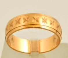 Arany (Au.) 14 k gyűrű, vésett mintával díszített, jelzett, méret: 60, nettó: 5,6 g