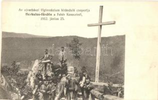 Herkulesfürdő, Baile Herculane; Az újverbászi főgimnázium kiránduló csoportja a Fehér Keresztnél 1912-ben. Dr. Nagy Jenő felvétele / Vrbas grammar school students on a hike by Crucea Alba in Transylvania