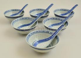 Kis kínai porcelán tétel: 6 db kékfestéses evőtálka, d: 11,5 cm + 6 db kékfestéses kanál, h: 14 cm, kézzel festettek, jelzettek, kis kopásokkal, összesen 12 db