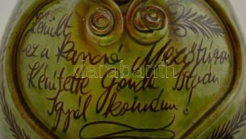 1981 Mezőtúri (Gonda István) kancsó, humoros felirattal, mázas kerámia, hibátlan, m: 25 cm