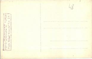 Torockó, Rimetea; utcakép népviseletes lányokkal / street view with folklore girls. Foto Csiky photo