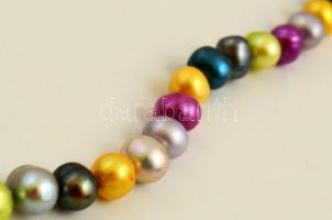 Festett, tenyésztett gyöngysor, ezüst szerelékekkel, h: max. 47 cm