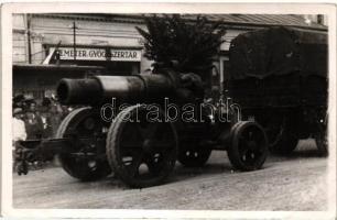 1940 Kolozsvár, Cluj; bevonulás, ágyú, Demeter gyógyszertár / entry of the Hungarian troops, cannon, pharmacy, photo So. Stpl