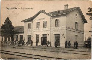 Nagyszőllős, Vinohragyiv; Vasútállomás, létra. Deutsch J. kiadása / railway station, ladder (EK)