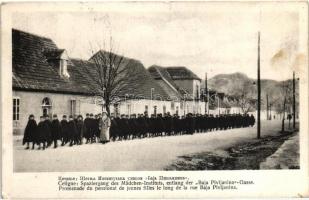 Cetinje, Cettigne; Spaziergang des Mädchen-Instituts, entlang der Baja Pivljanina-Gasse. N. Knejetevitch / walk of the girls from the institute along the Baja Pivljanina street + K.k. Landsturm-Etappenbataillon Nr. 26. (EK)