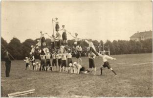 Katonai torna verseny, formagyakorlat / Military athlets during acrobatic exercises, photo