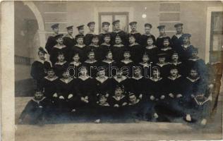 1908 Osztrák-magyar matrózok csoportképe Polában / K.u.K. Kriegsmarine, mariners group photo