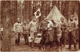 Első világháború, orvosi vizsgálat a harctéren mentőkutyával / WWI K.u.K. Medical examination on the battlefield with rescue dog. photo